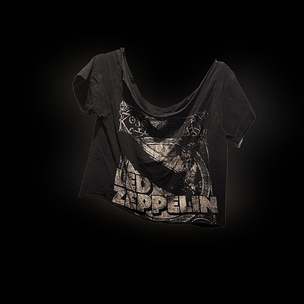 Cropped and distressed Zeppelin tee size s/m